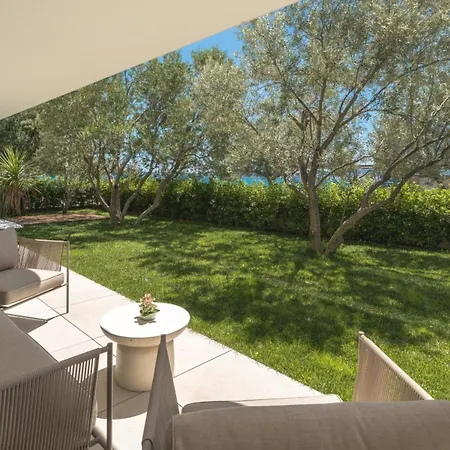 Borique Seafront Residences - Garden *