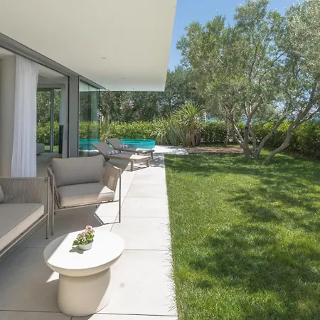 Borique Seafront Residences - Garden